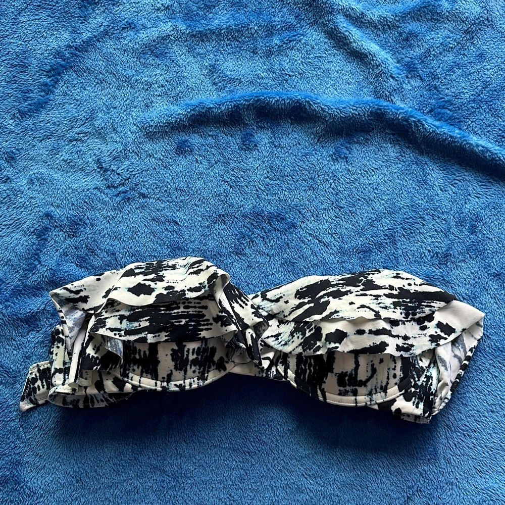 Abercrombie & Fitch Black and White Bikini Top